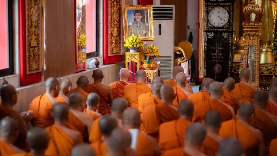 Tailandia investiga a monjes por un escándalo sexual y lavado de dinero