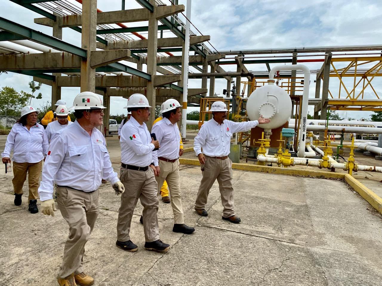 Mantiene director de Pemex  recorrido en instalaciones estratégicas de Tabasco