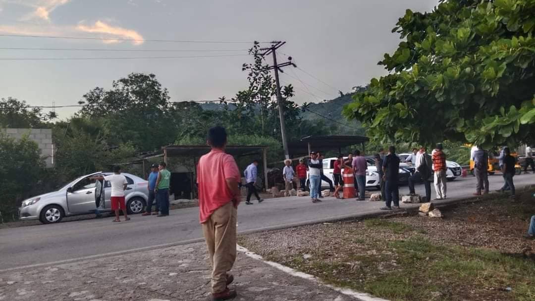 Bloqueo en la carretera Ocosingo-Palenque