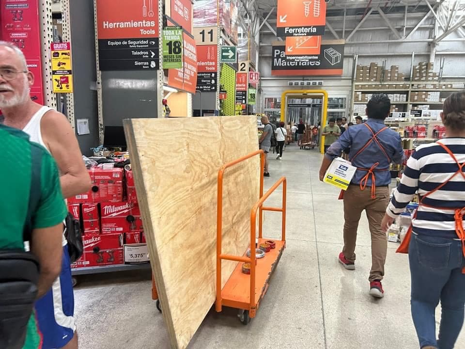 Comienzan las compras de pánico en Yucatán y Quintana Roo