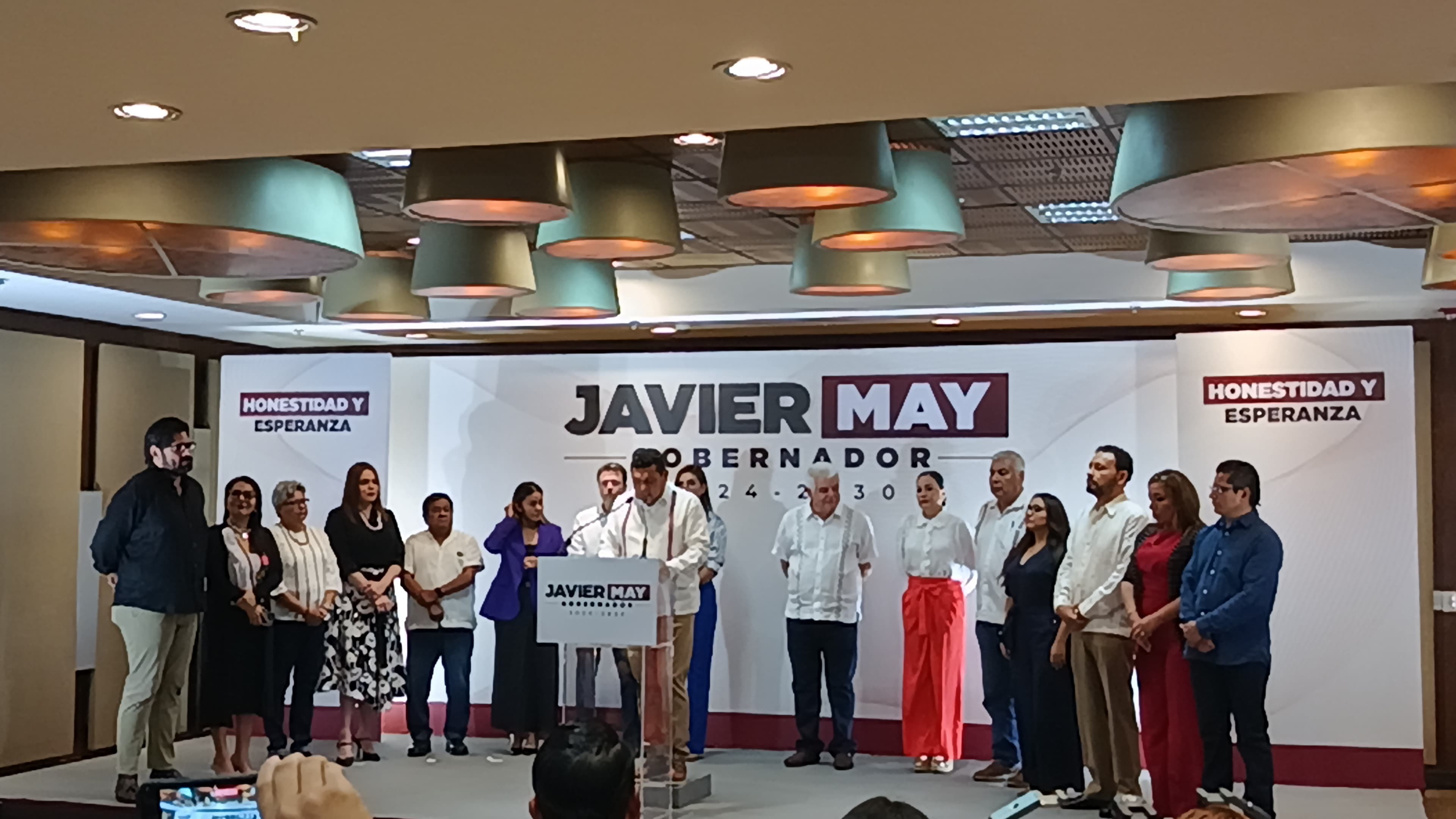 Listo equipo de trabajo de Javier May 