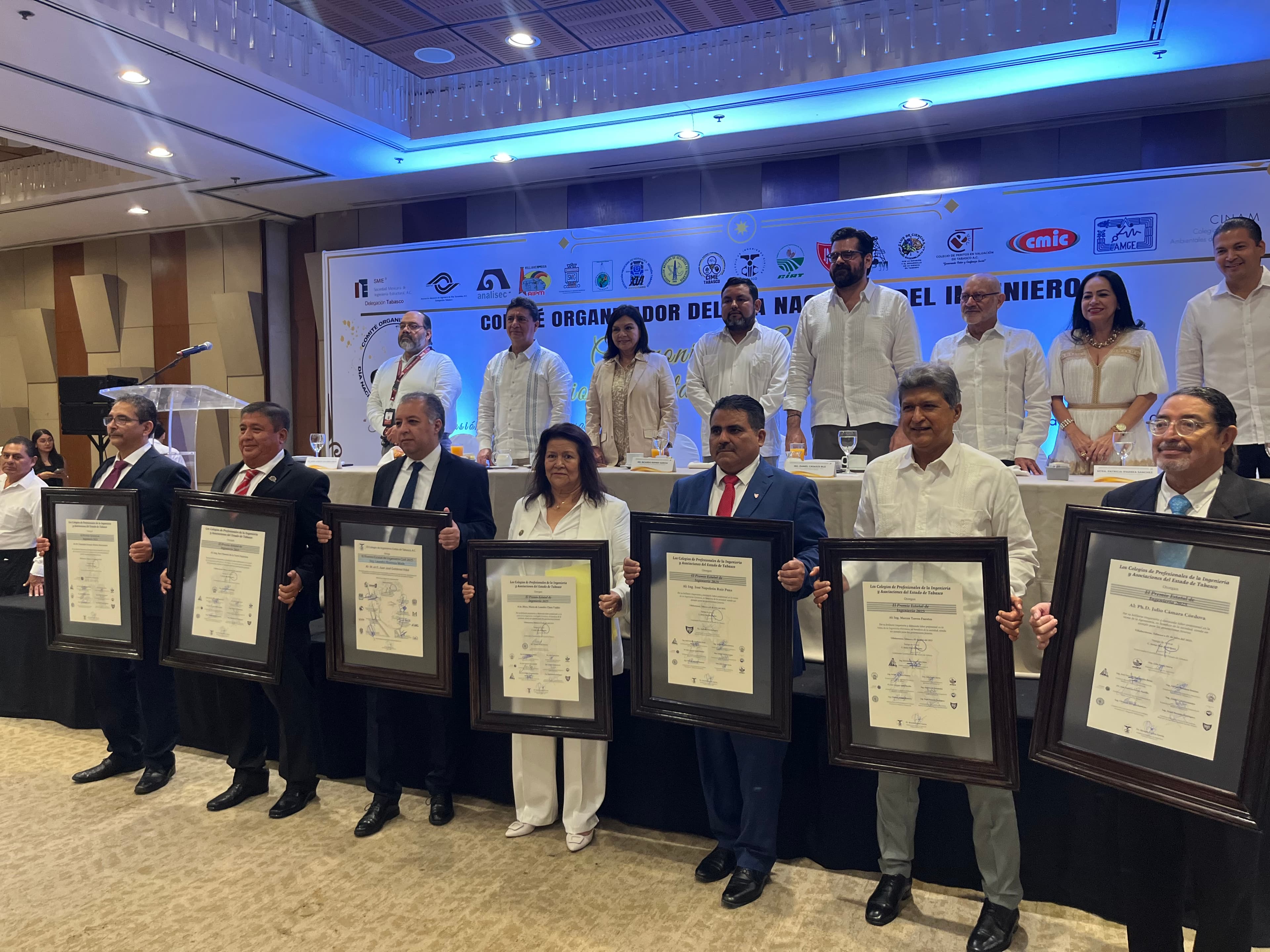 Honran a ingenieros que transforman Tabasco