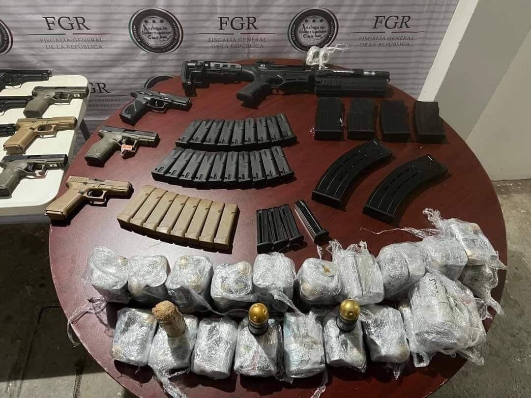 Detienen a ex militar con armamento de alto poder
