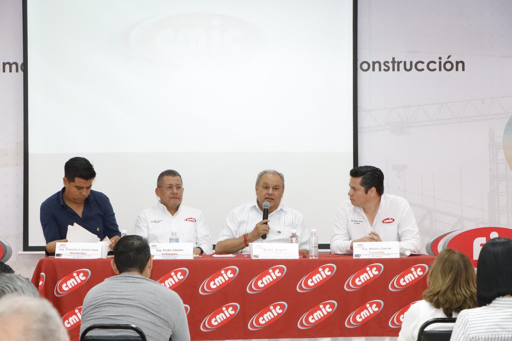 Constructores de Chiapas buscan entrar a viviendas del Bienestar