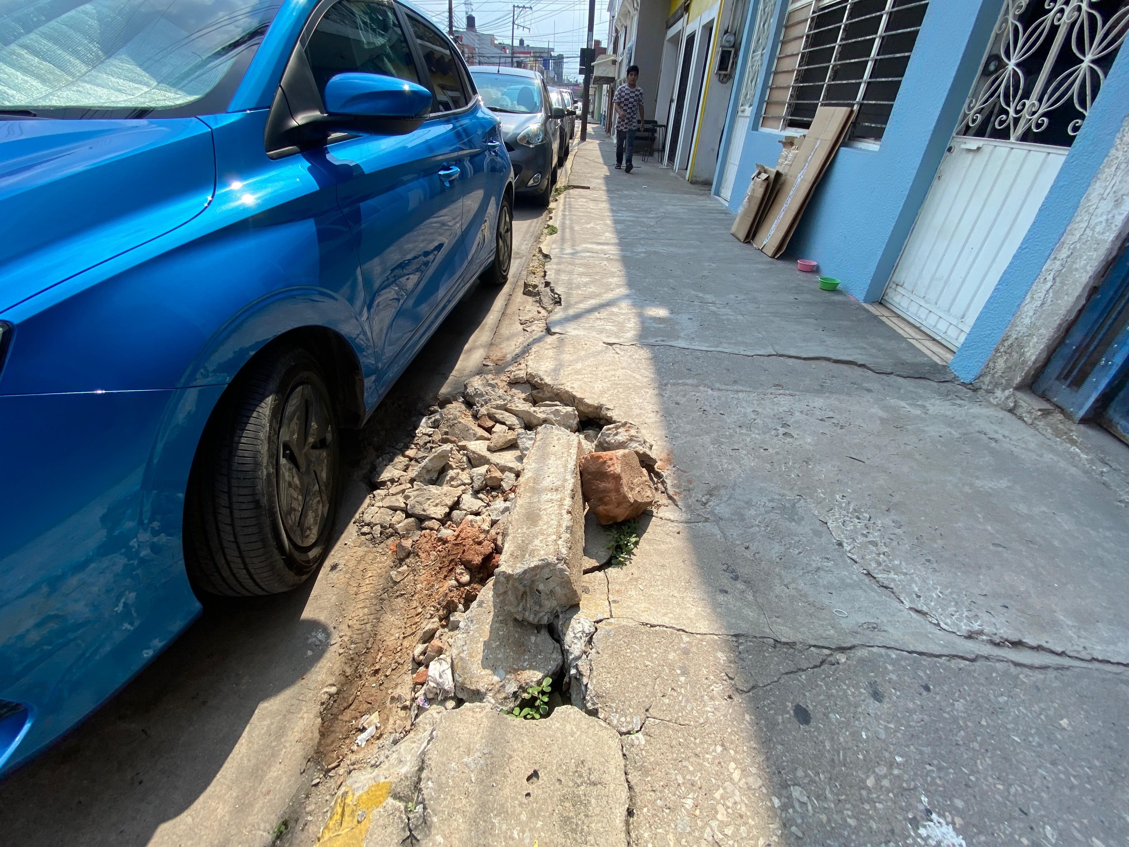 Buscan alianza entre comunidad y gobierno para reparar calles 