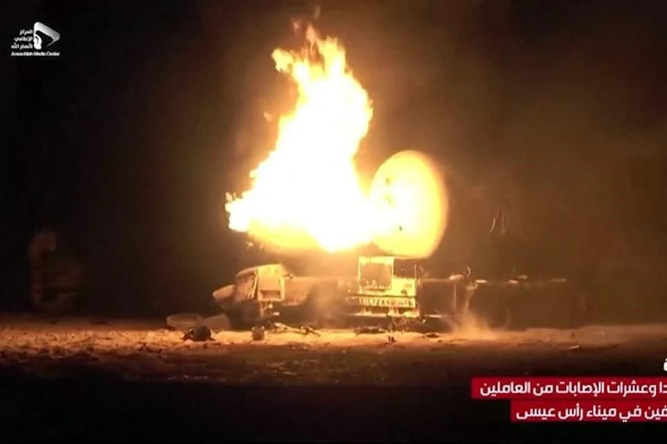 Ataca EU puerto de Yemen; al menos hay 74 muertos