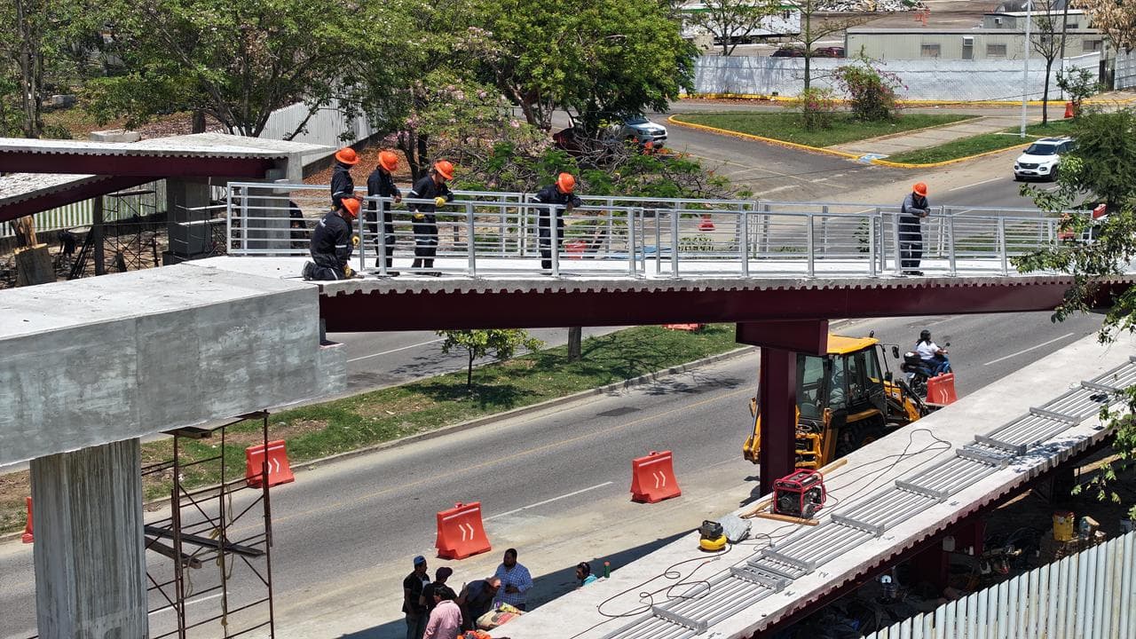 Cierres en el Boulevard Bicentenario por colocación de puente peatonal