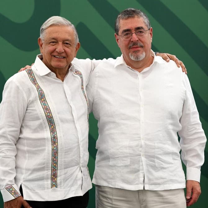 Se reúne AMLO con presidente de Guatemala