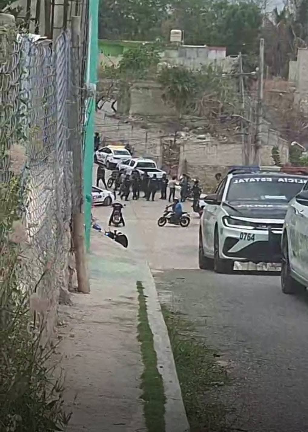 Riña entre vecinos rijosos y policías en Campeche