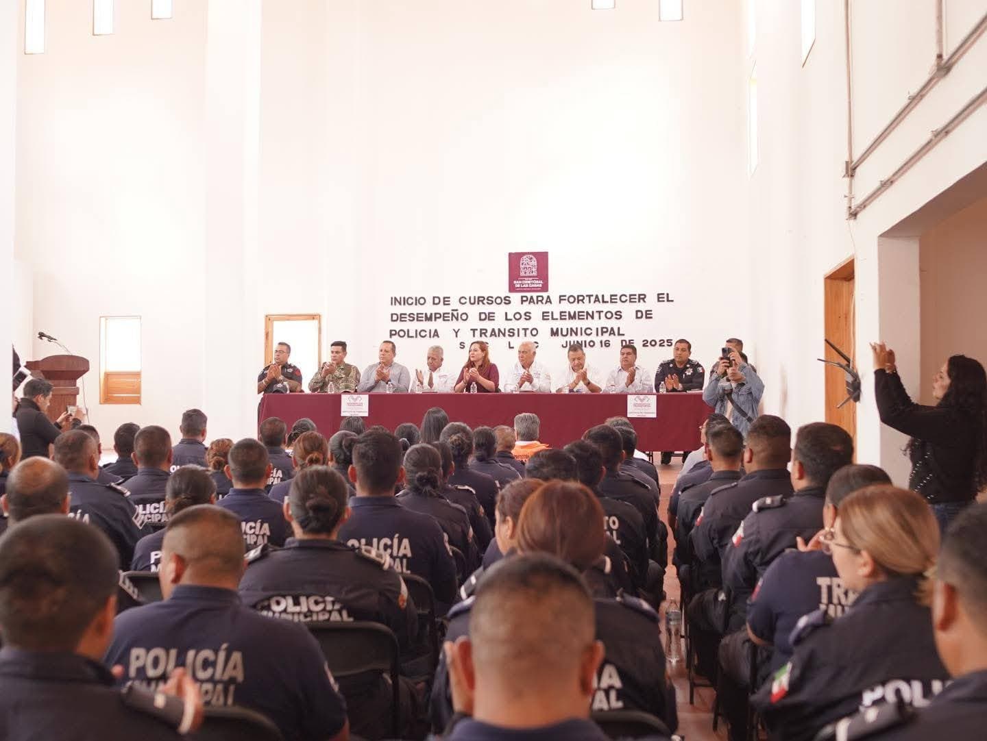 Capacitan a policías municipales en Chiapas