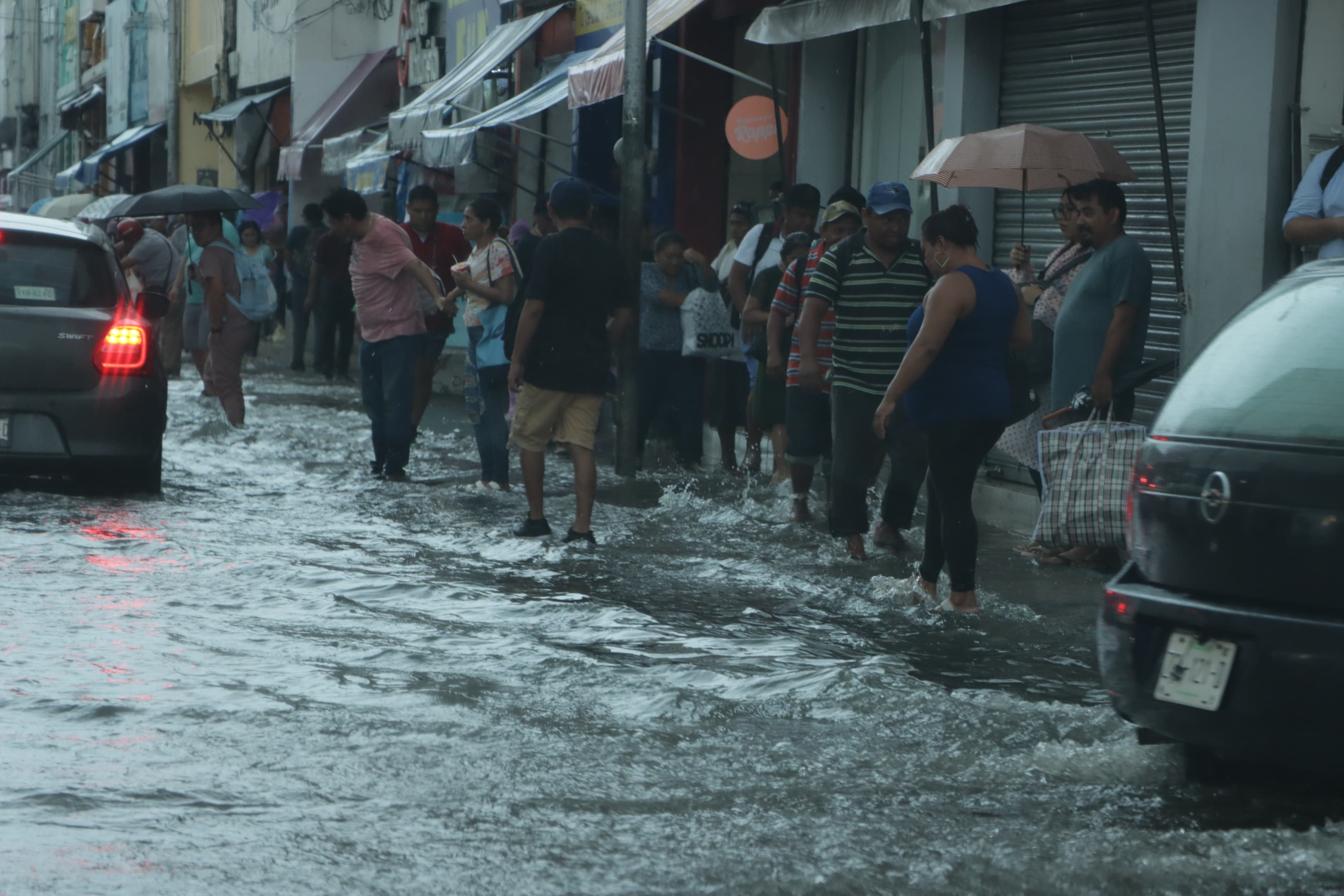 Lluvias anegan Centro Histórico de Mérida 