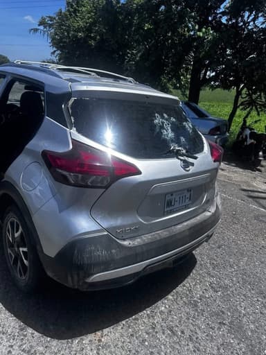 ImagenHallan auto baleado; conductor habría sido secuestrado