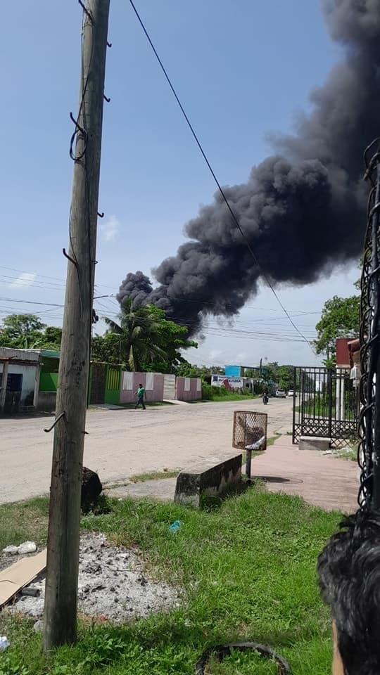 Arde cisterna de residuos en Chichicapa
