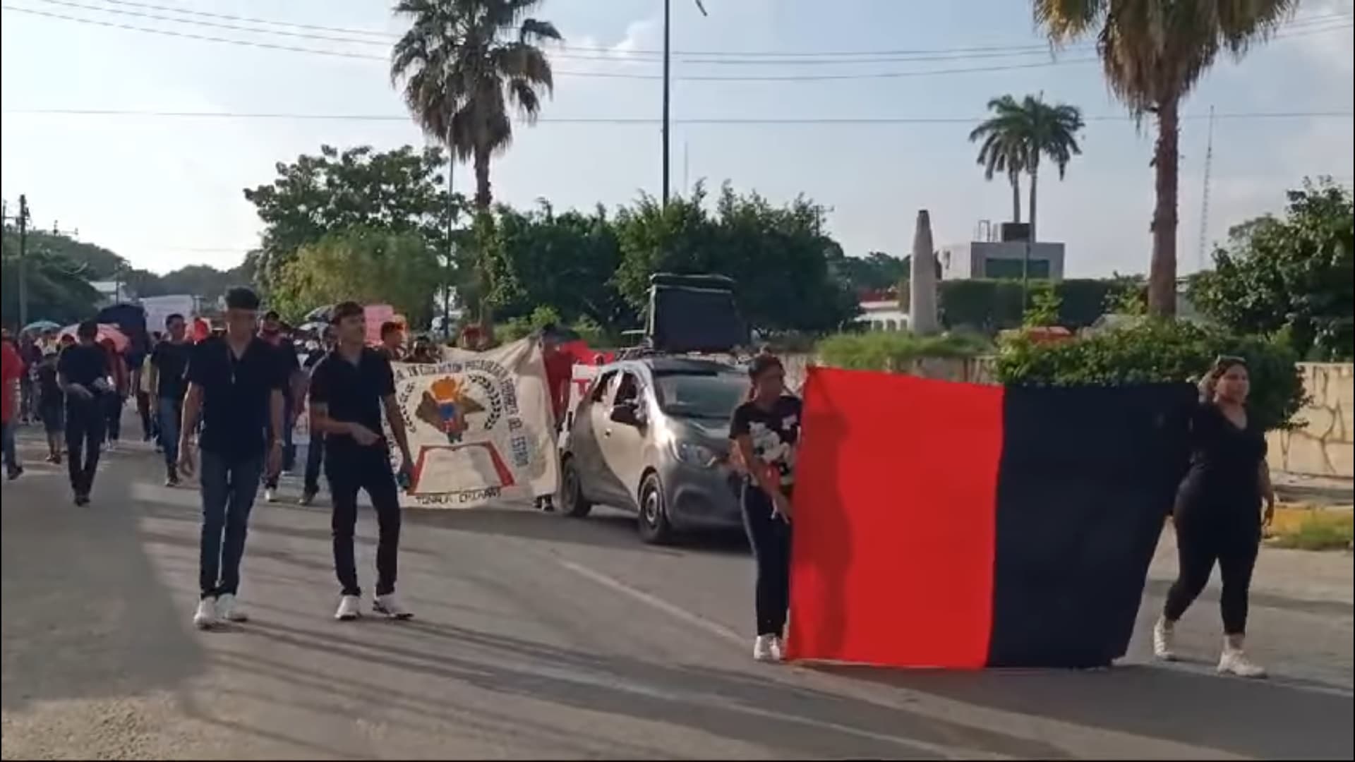 Marchan normalistas en Tonalá por inseguridad