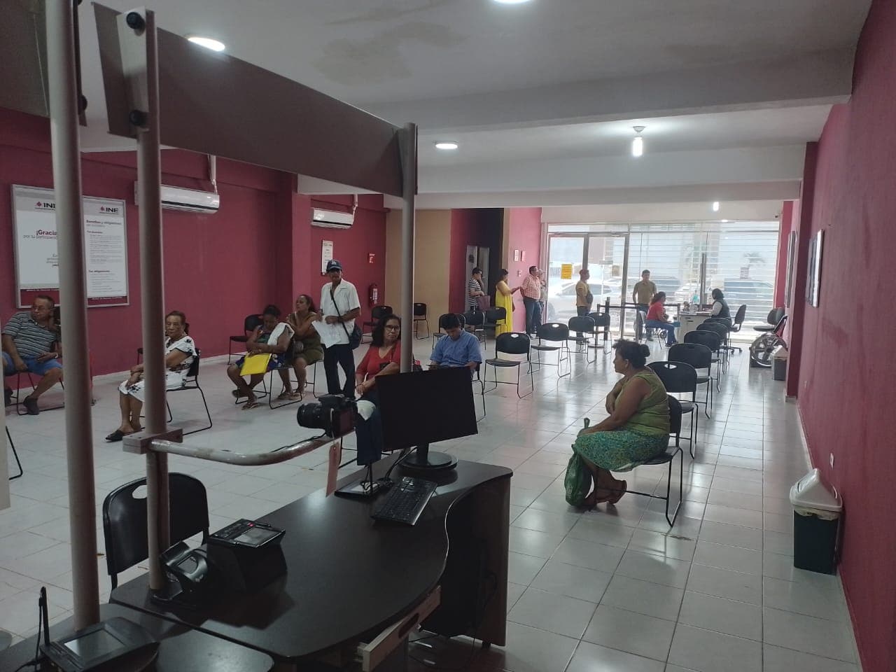 INE llama a renovar credencial con vigencia 2024