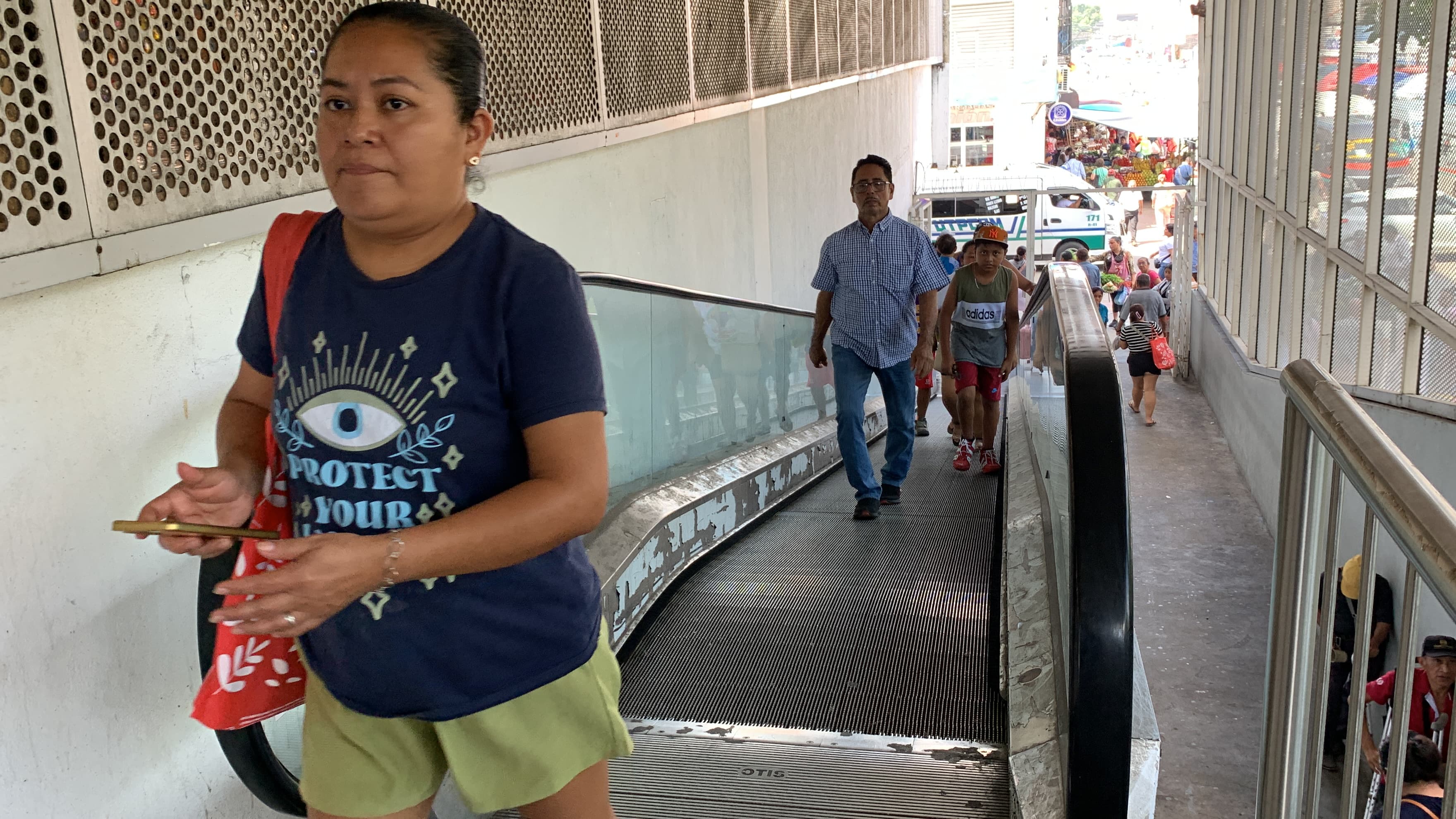 Truenan escaleras eléctricas del 'Pino Suárez'