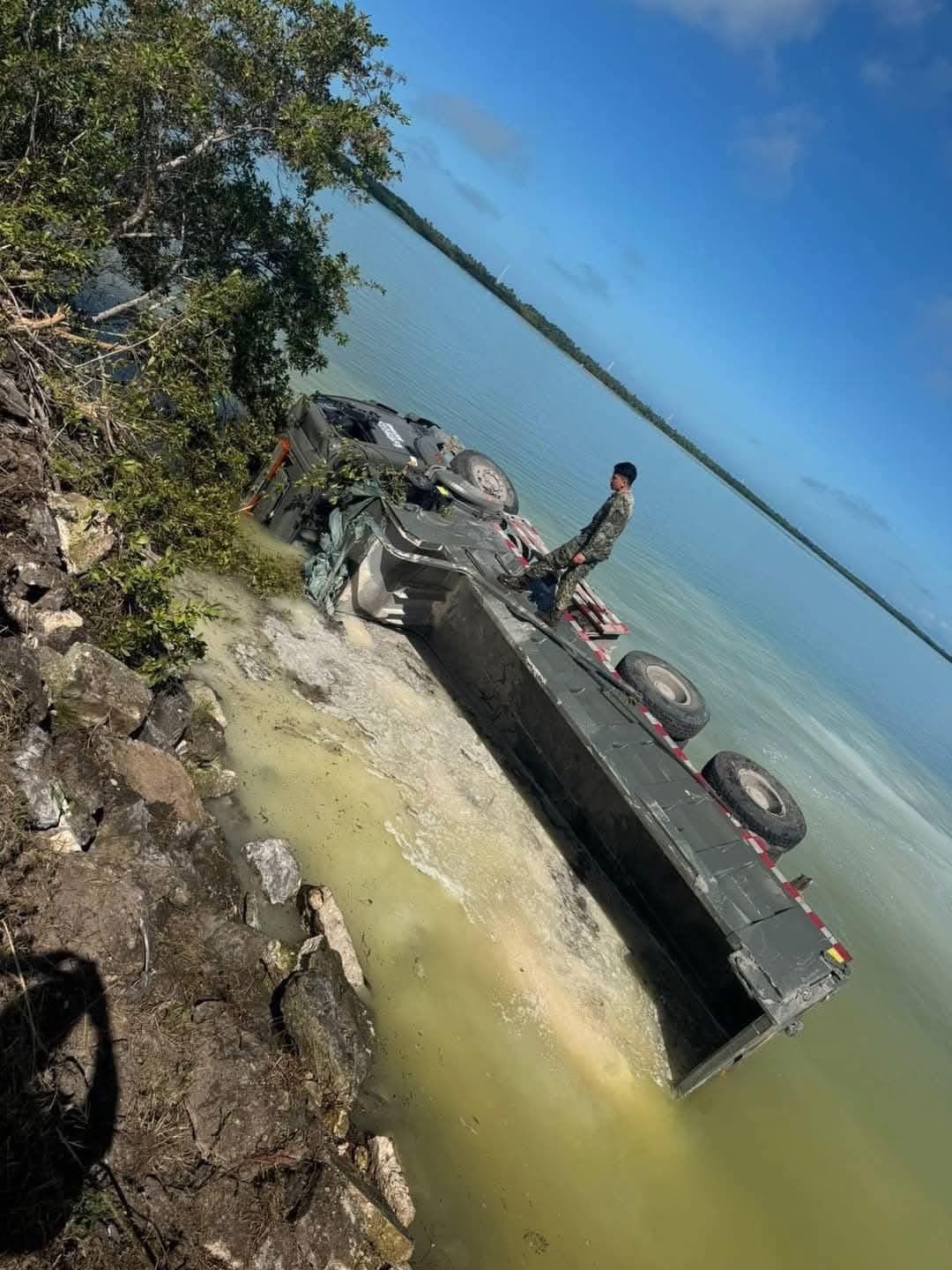 Cae góndola de Defensa en laguna de Sabancuy 