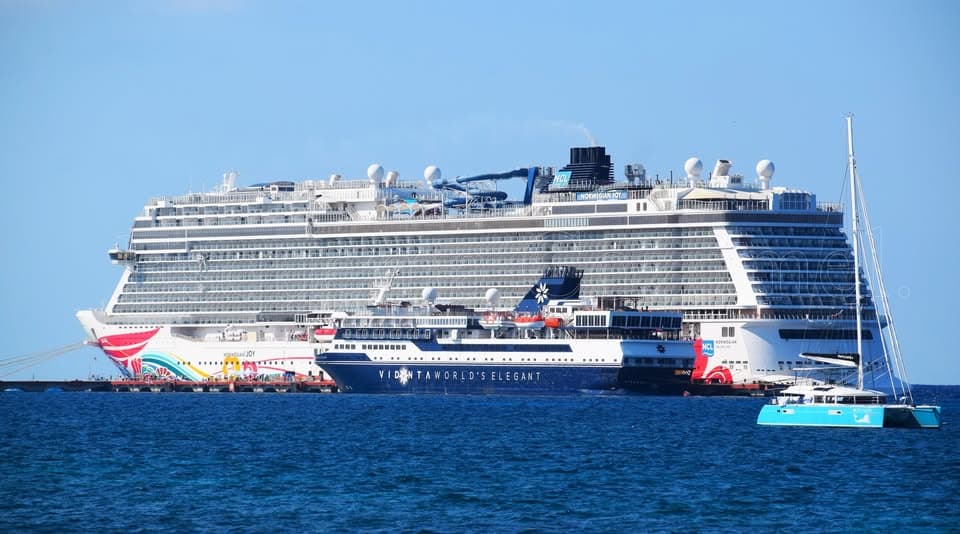 Navieras buscan reducir tarifa de 42 dólares a cruceristas