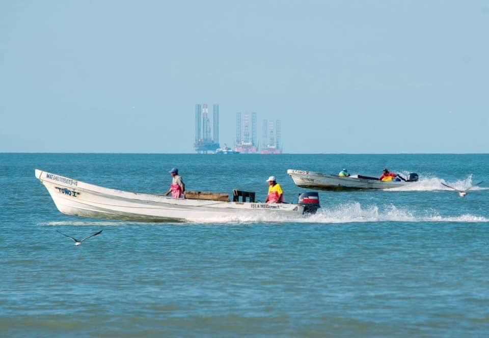 Alistan protesta contra Pemex pescadores de Cd. del Carmen