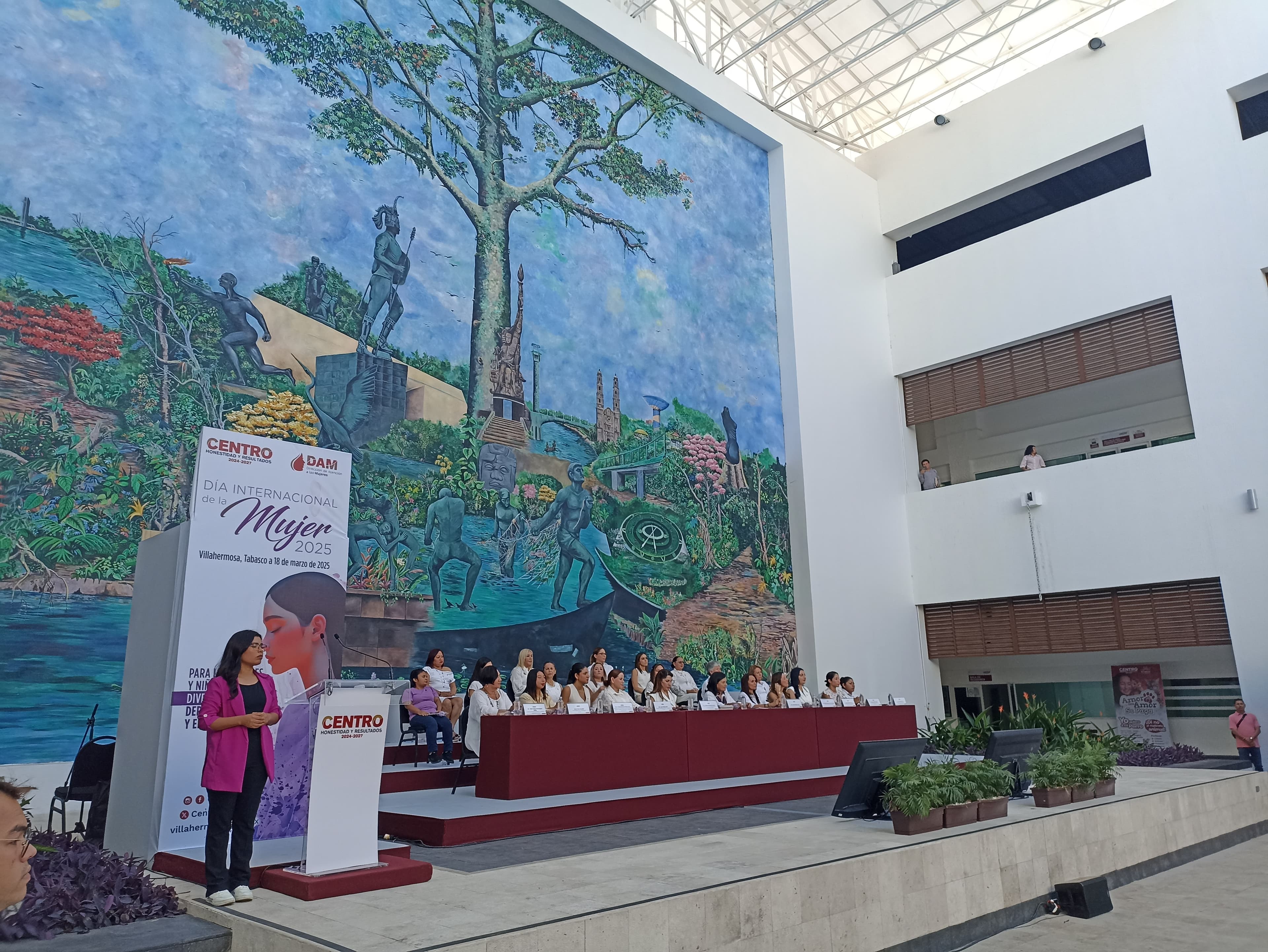 Apoya Centro emprendimiento de más de seis mil mujeres 