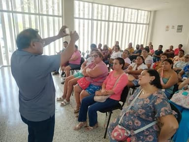 ImagenCapacitan en higiene a vendedores de alimentos 