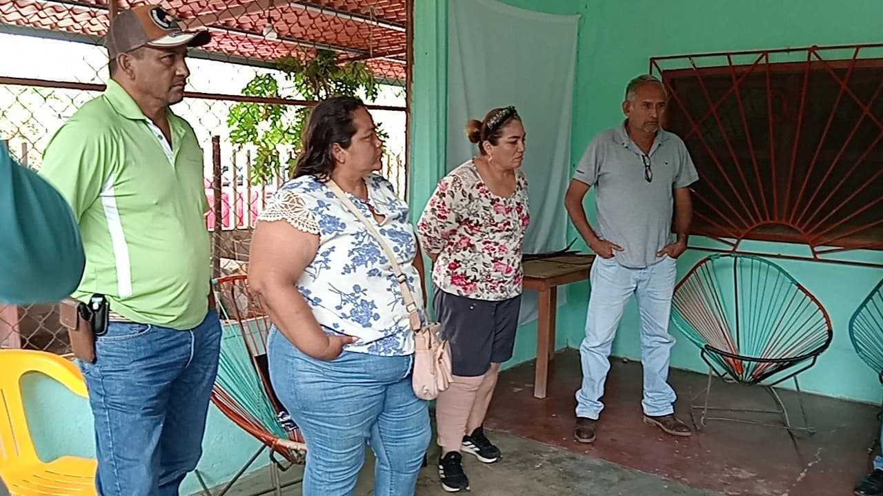 Claman ayuda de gobierno para alimentar ganado en Huimanguillo