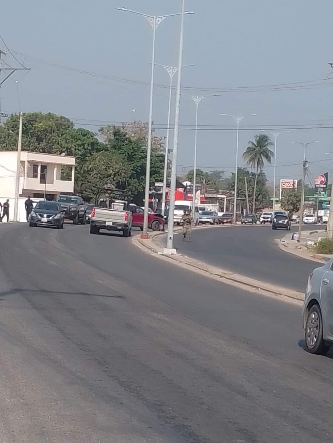 Choca vehículo repleto de armas de fuego