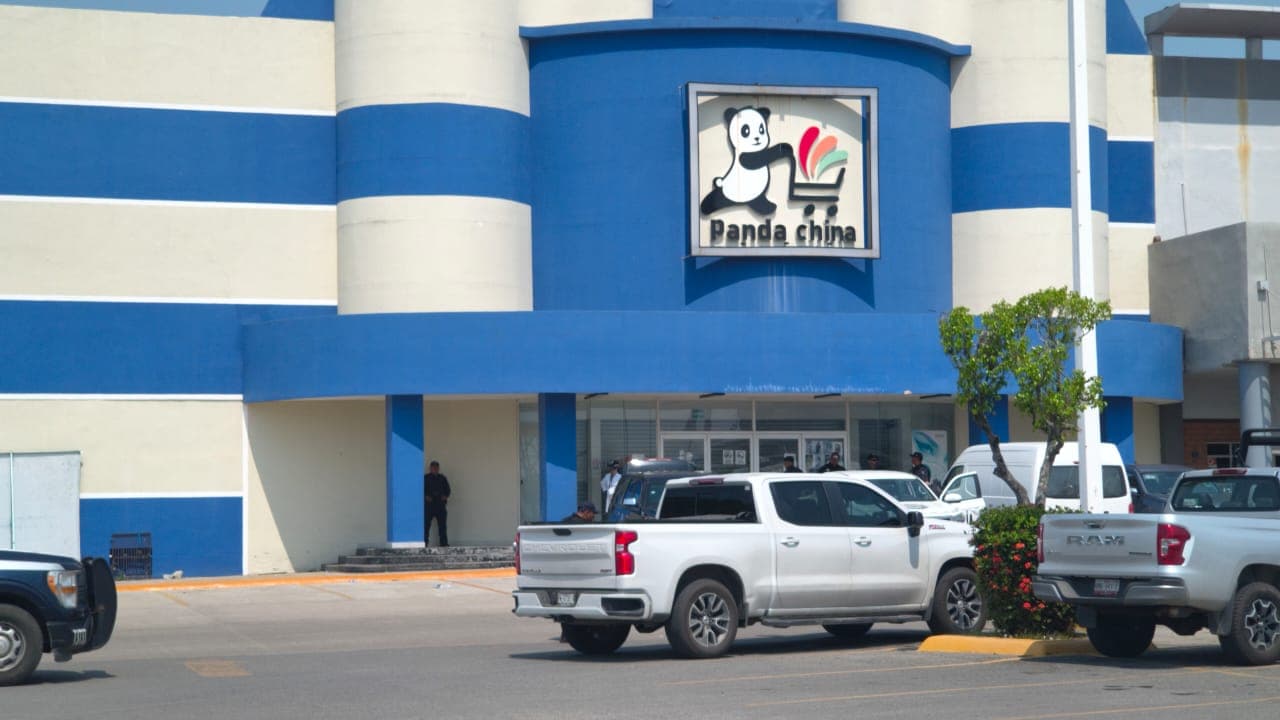 Aseguran tienda de productos chinos Panda China en Guayabal