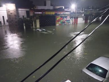 ImagenLluvias afectan a 120 negocios en Chetumal