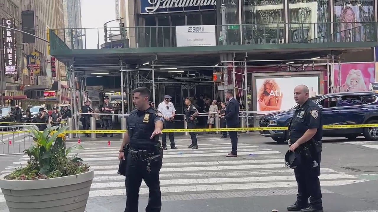 Tiroteo en Times Square: Detienen a menor tras pánico post-celebración de los Knicks