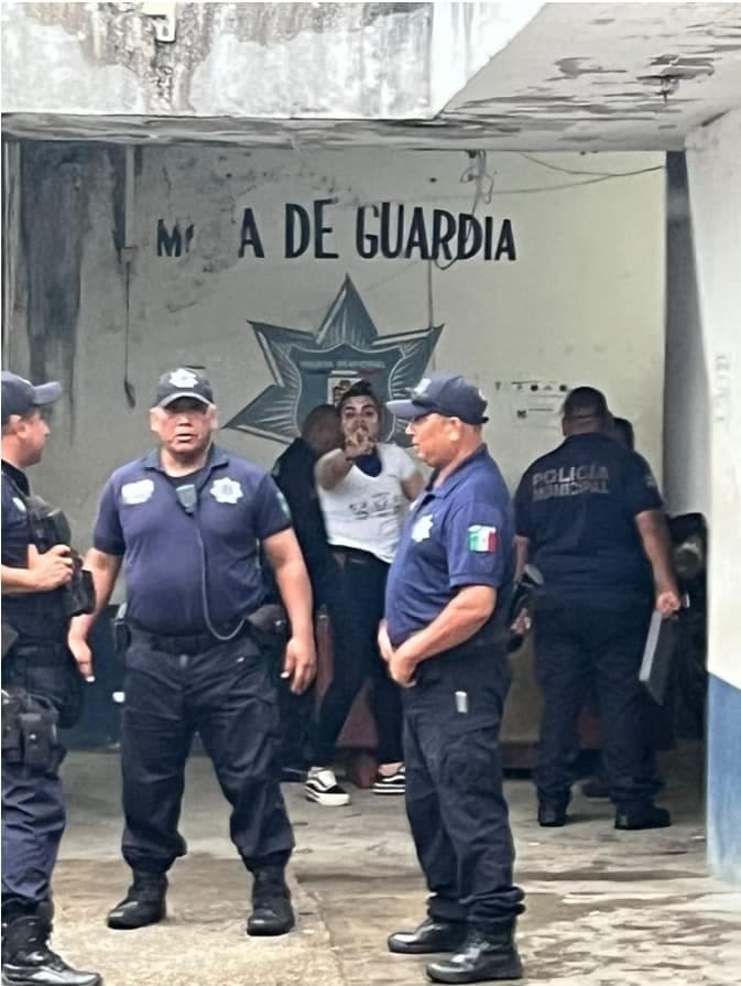 Mujer tunde a golpes a su exmarido y la envían al ‘bote’