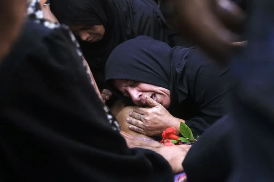 Matan israelíes a 26 palestinos cerca de centro de ayuda