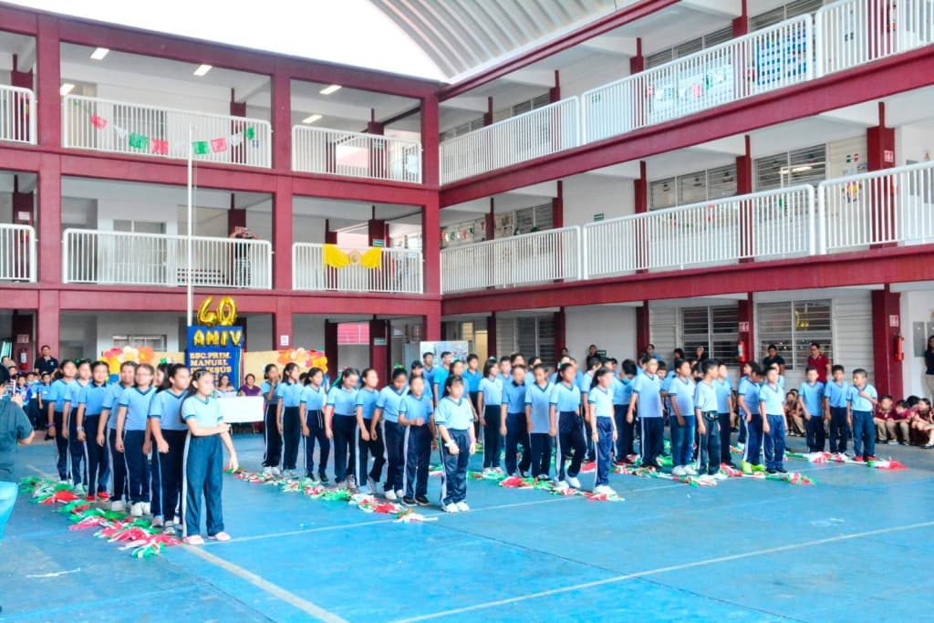 ¡Paciencia! A clases 720 mil alumnos este lunes 