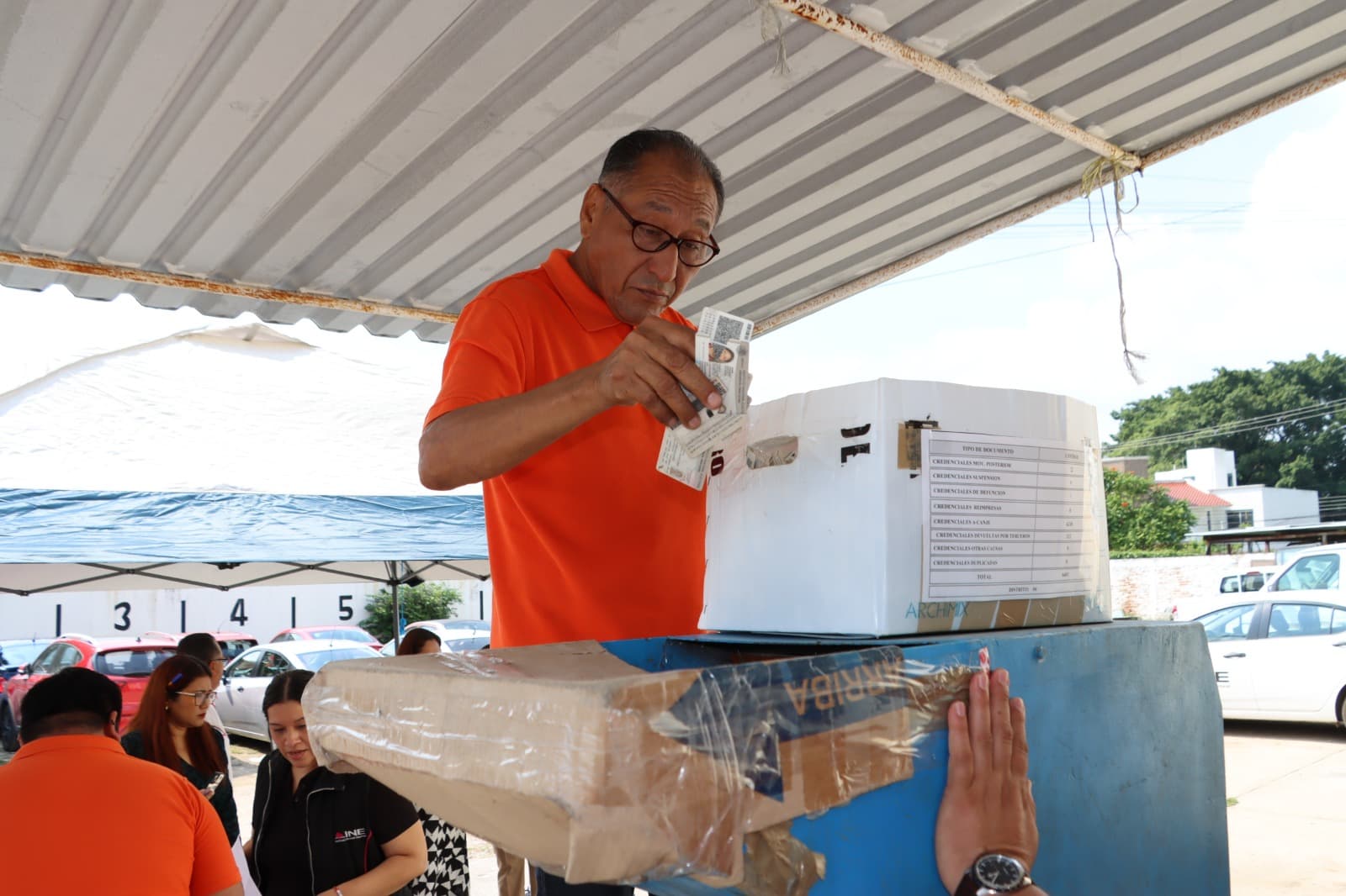 INE destruye 29 mil credenciales de elector