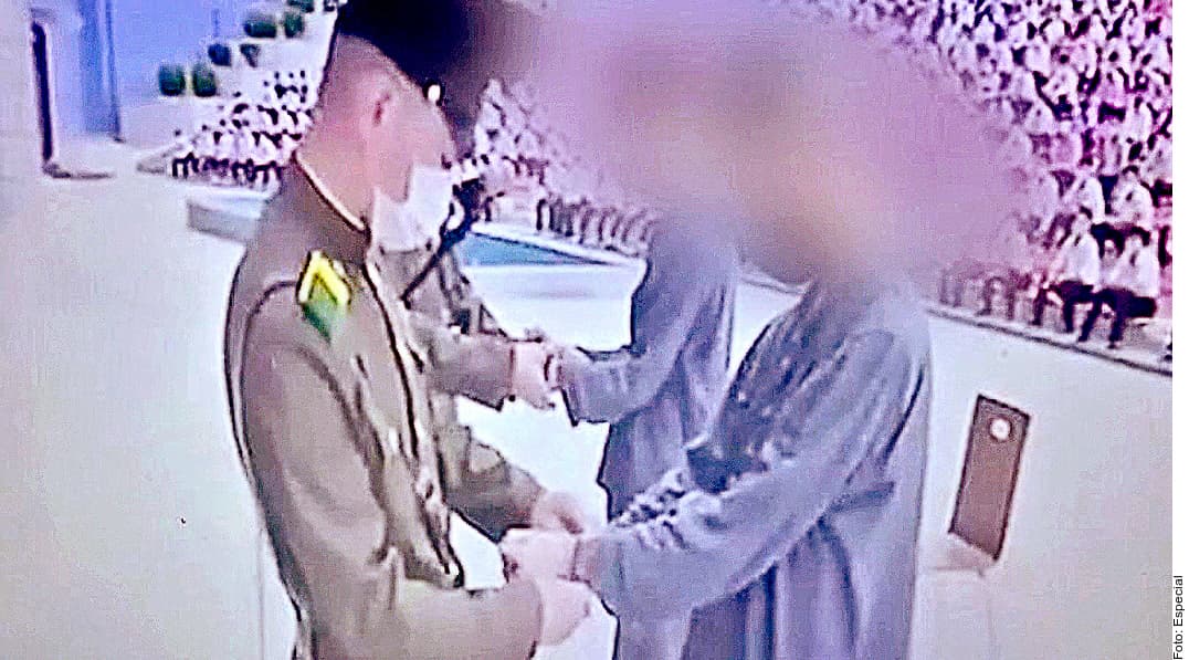 Los condenan a trabajo forzado ¡por ver videos! 