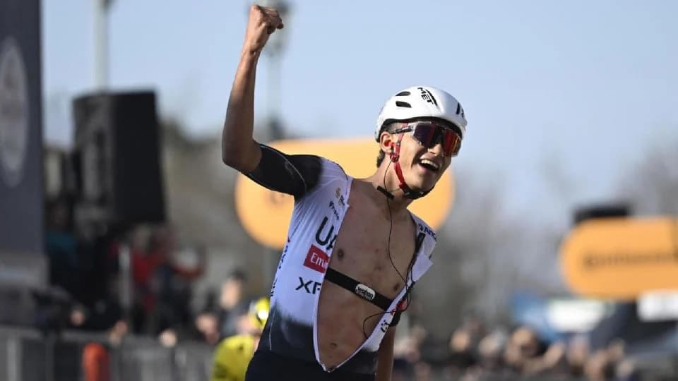 Ciclista mexicano Isaac del Toro gana carrera Milán-Turín