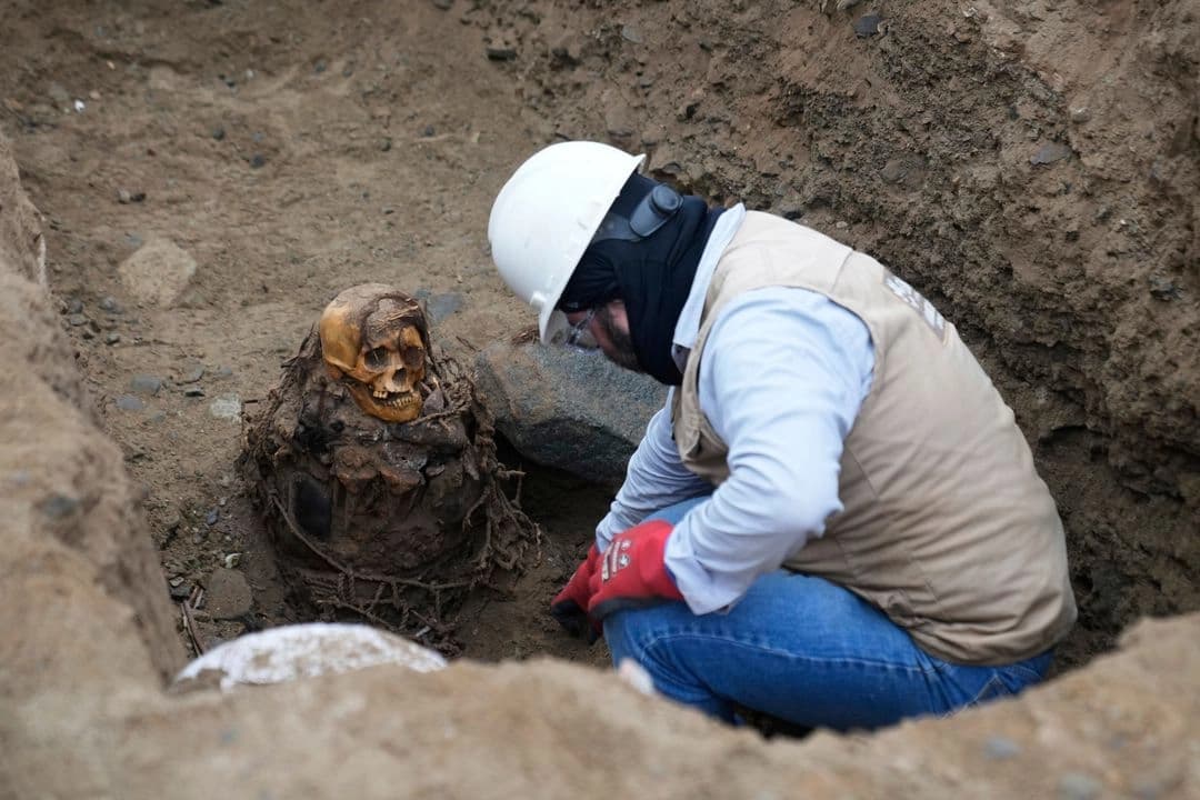 Hallan momia preincaica durante obras subterráneas en Perú