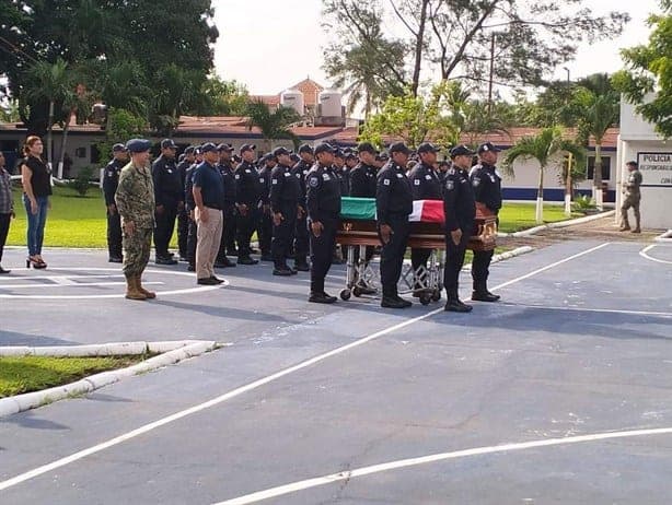 Rinden homenaje a mujer policía que impidió secuestro