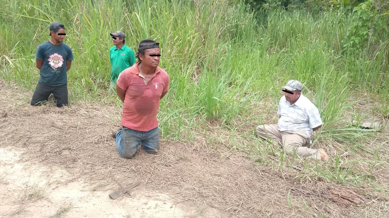 Detienen a 4 por robar tubos de un puente en Villa Estación Chontalpa