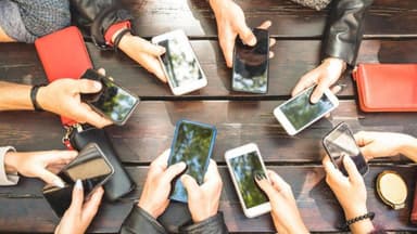 Imagen¿Cuánto tiempo pasan los jóvenes en plataformas digitales? 