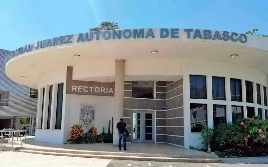 Denuncian cobro "a la mano" en la UJAT por 180 mil pesos