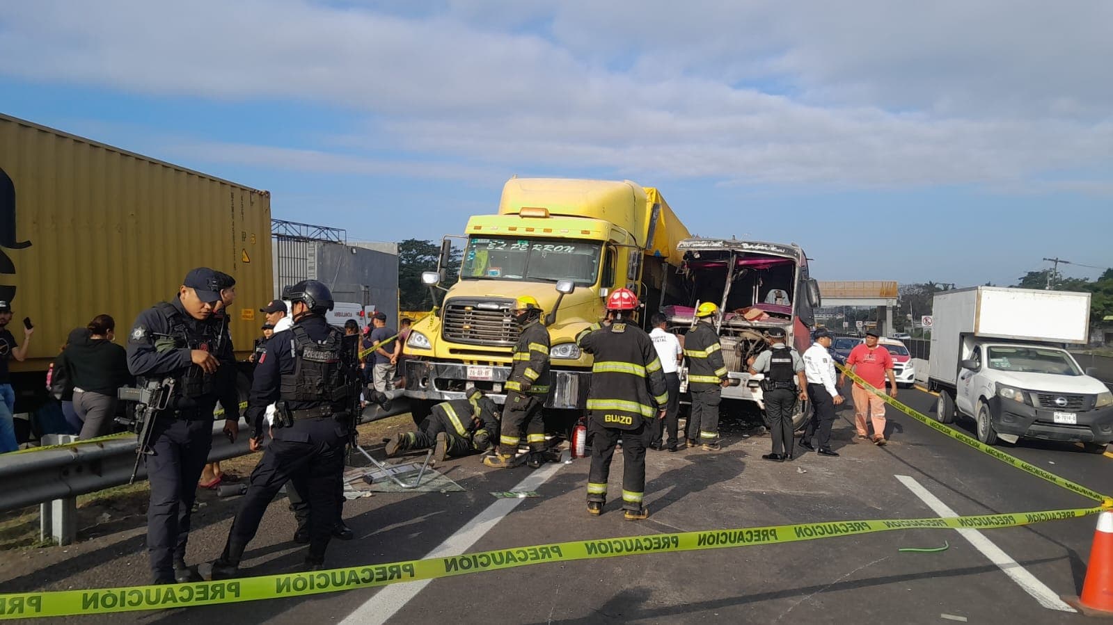 "Pirata" camión de pasajeros que se  accidentó en Veracruz-Cardel