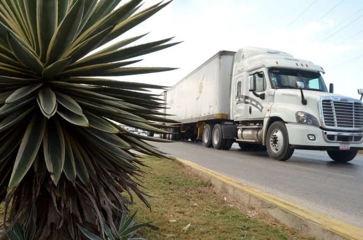 Continúan los asaltos a traileros en Sabancuy 