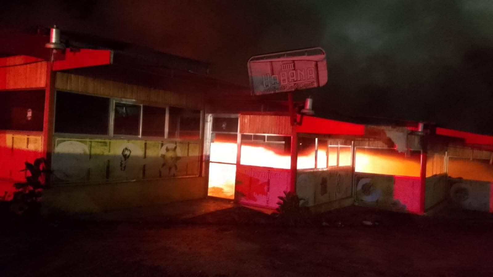 Colocan narcomantas en Paraíso