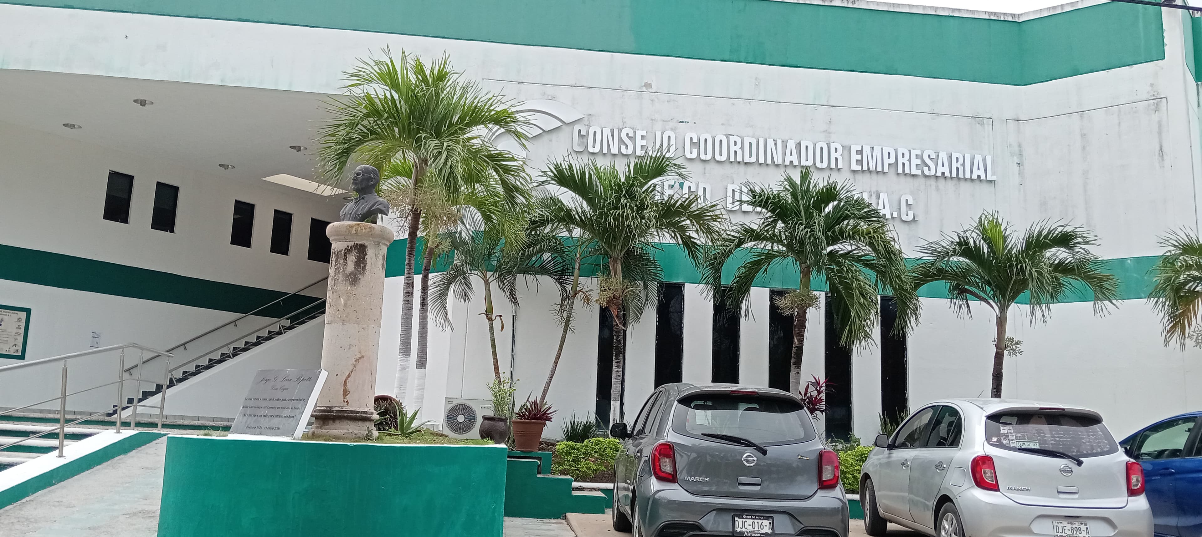 Micros, pequeñas y medianas empresas exigen pago a Pemex