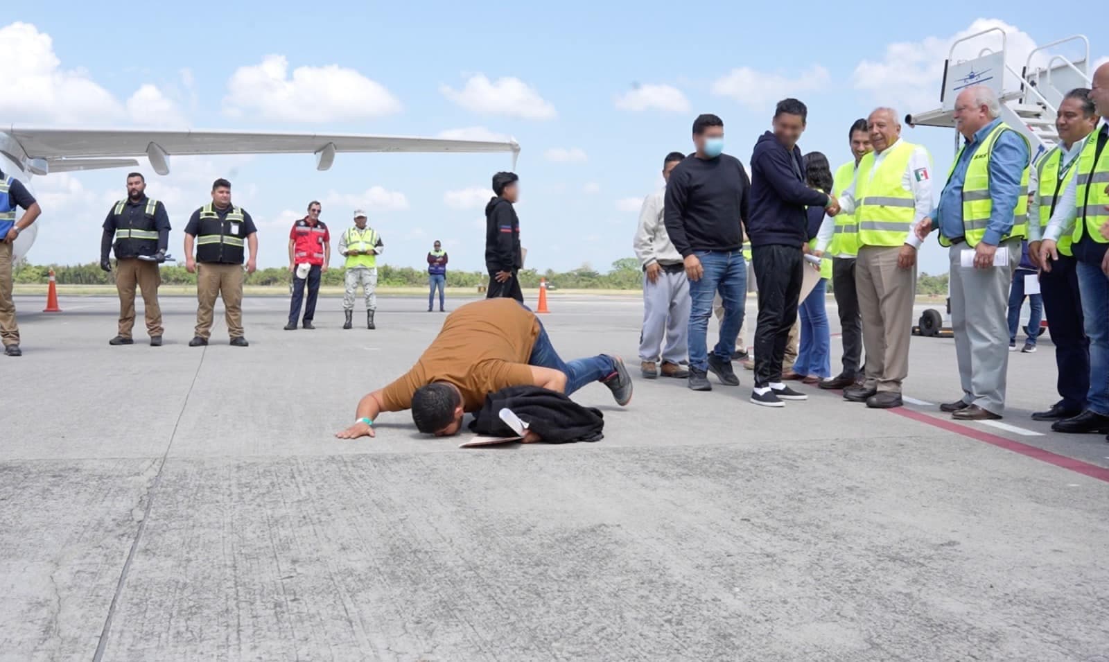 Arriba a Tapachula el primero de tres vuelos con deportados de EU