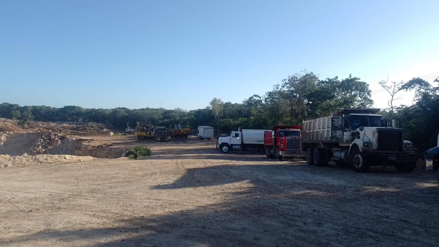 Amenazan volqueteros con más bloqueos en Quintana Roo
