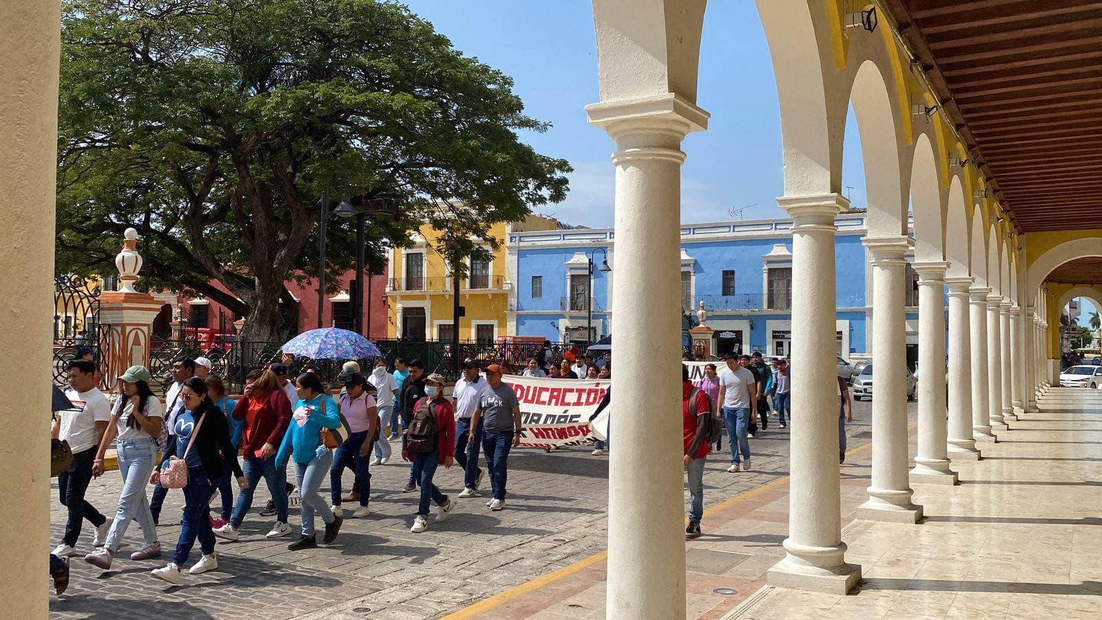 Normalistas y jubilados marchan en contra de la reforma a la ley del ISSSTE