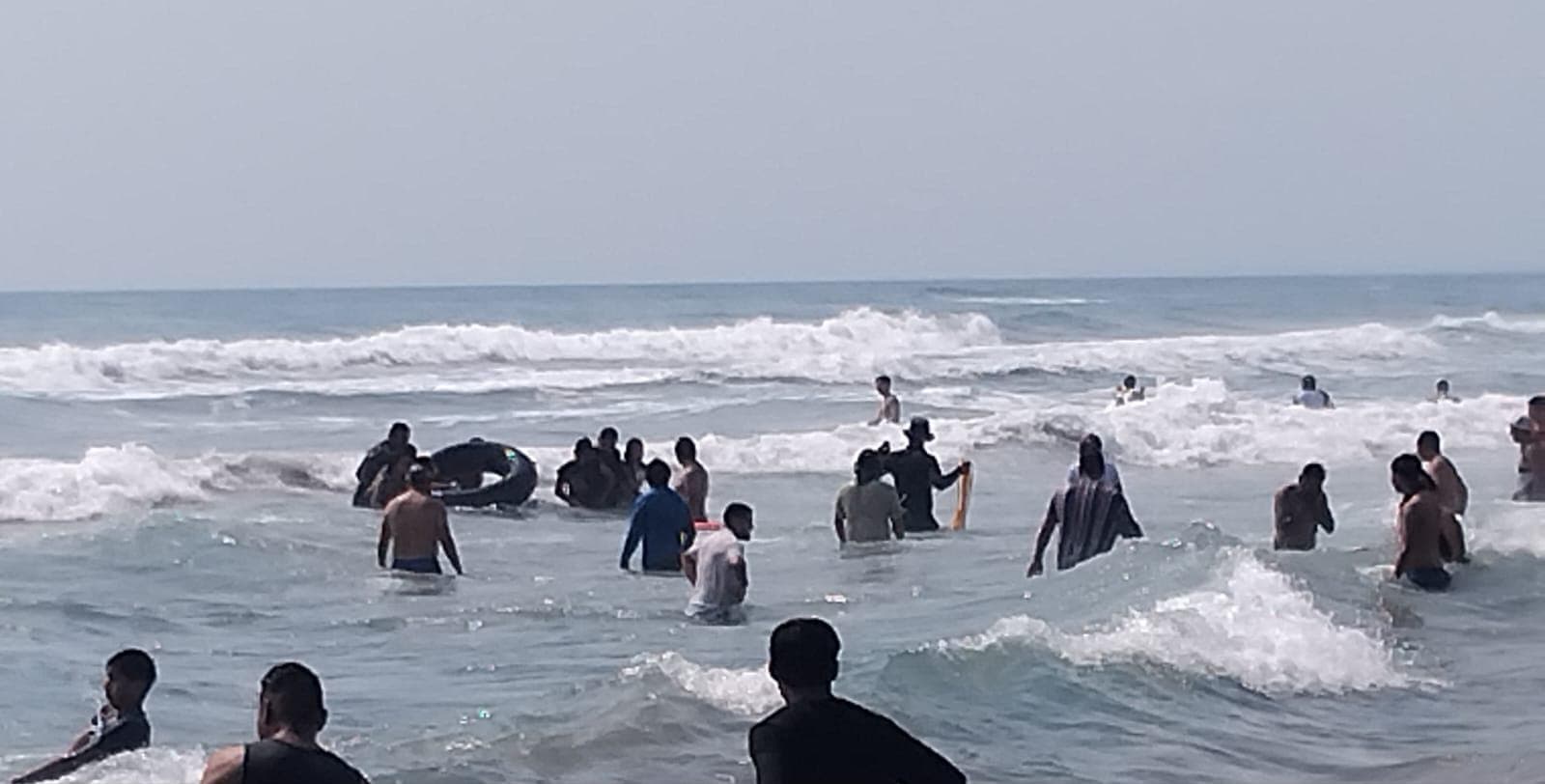 Rescatan a seis bañistas de ahogarse en Playa Chachalacas