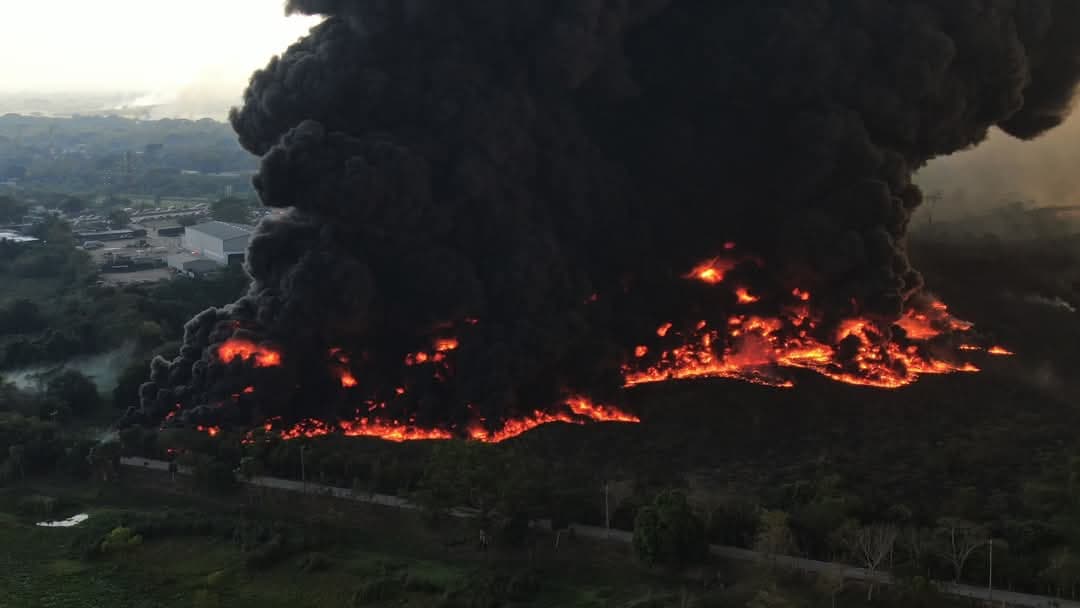 Más de 5 horas duró incendio en la carretera Villahermosa-Cárdenas